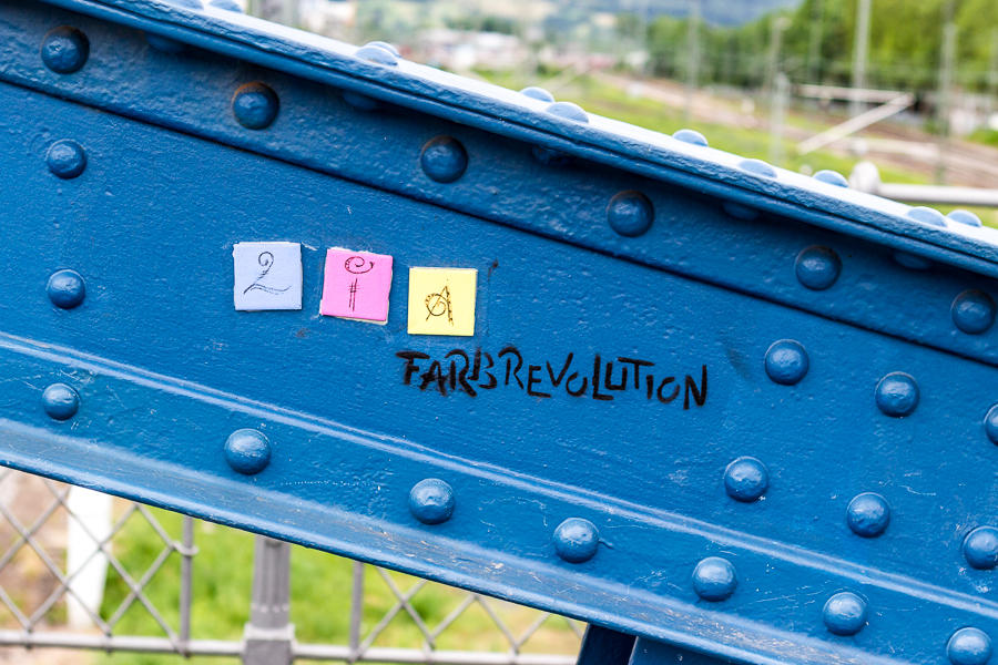 Farbrevolution an der  Wiwili-Brücke in Freiburh
